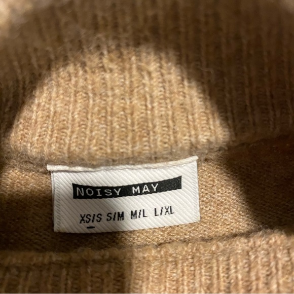 Mock neck sweater - Picture 3 of 3